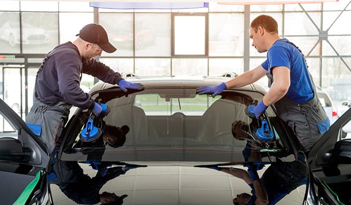 8 Signs It's Time For a Mobile Windshield Replacement